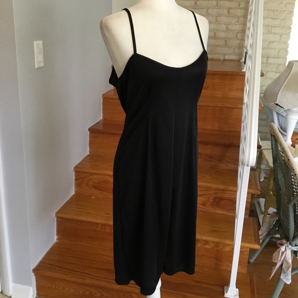 BEAUTIFUL POLKA DOT SWING DRESS - Picture 4 of 13